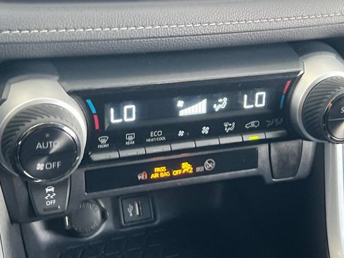 Used 2025 Toyota RAV4 XLE AWD/4WD image 17