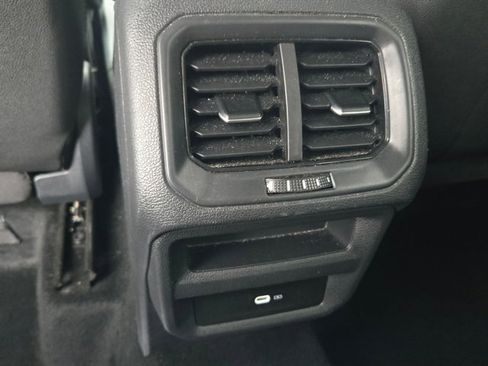 Used 2024 Volkswagen Taos SE image 11