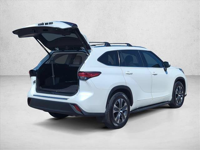 Used 2021 Toyota Highlander XLE FWD image 5