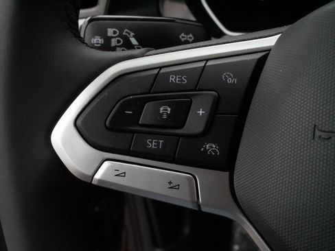 Certified 2022 Volkswagen Jetta SE w/ Panoramic Sunroof Package image 25