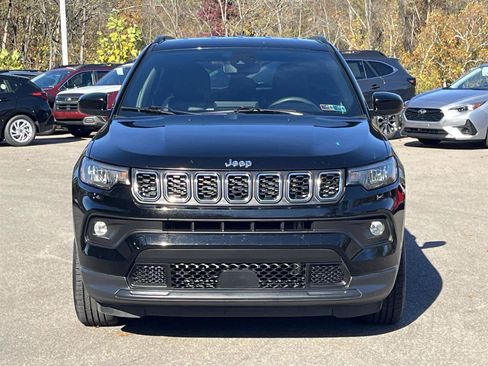 Used 2024 Jeep Compass Latitude image 8