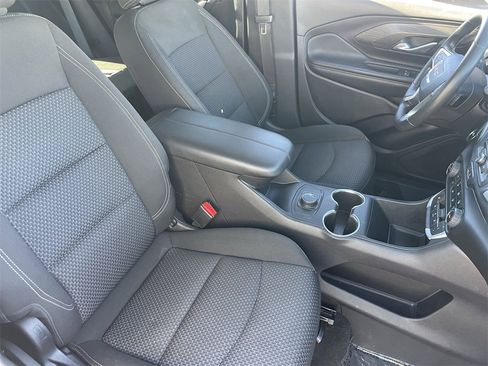 Used 2024 GMC Terrain SLE image 10