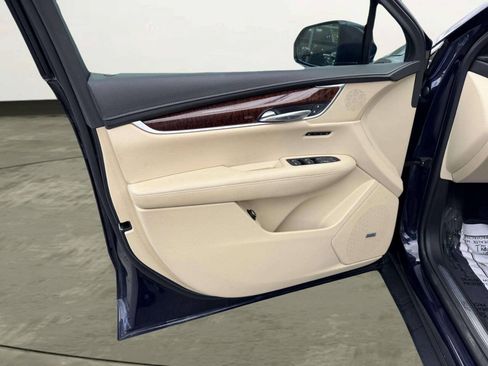 Used 2017 Cadillac XT5 Premium Luxury FWD image 14