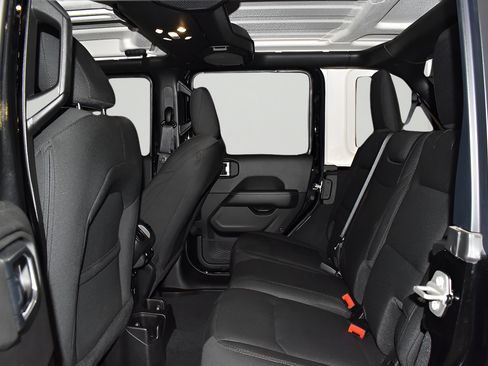 Used 2023 Jeep Wrangler Unlimited Sahara AWD/4WD image 21