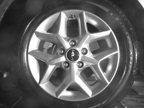 Used 2025 Kia Soul LX w/ LX Technology Package FWD image 12