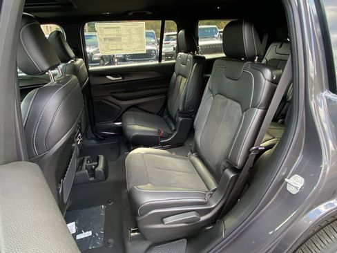 New 2025 Jeep Grand Cherokee L Altitude image 23