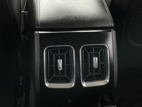 Used 2025 Kia Sorento LX image 24