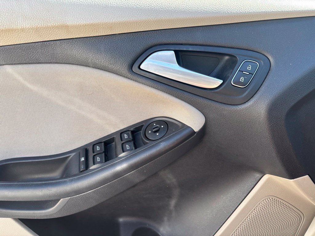 Used 2015 Ford Focus SE FWD image 13