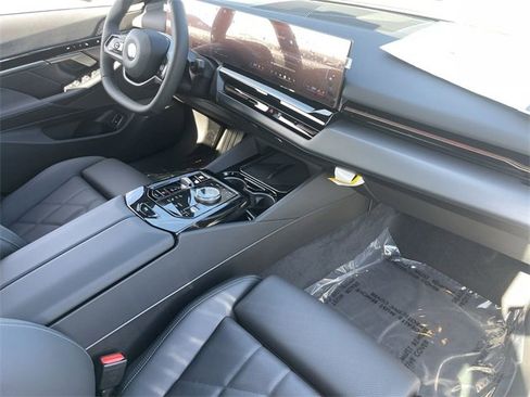 New 2025 BMW 530i image 12