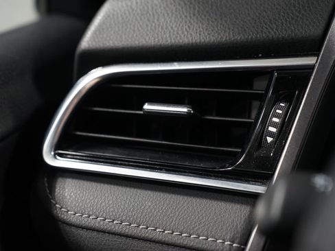 Used 2018 Toyota Camry SE w/ Convenience Package FWD image 24