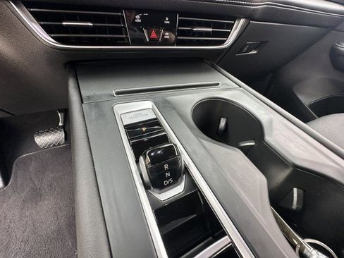 Used 2024 Volkswagen Atlas Cross Sport SE image 25