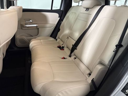 Used 2022 Mercedes-Benz GLB 250 4MATIC image 11