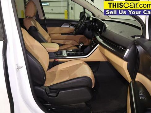 Used 2024 Kia Carnival LX image 26