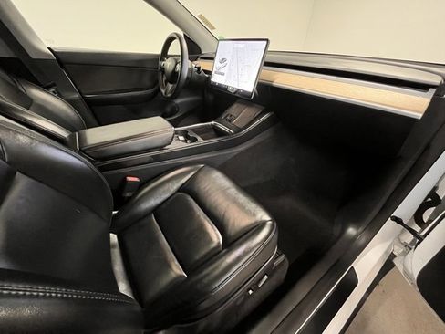 Used 2021 Tesla Model Y Long Range image 9