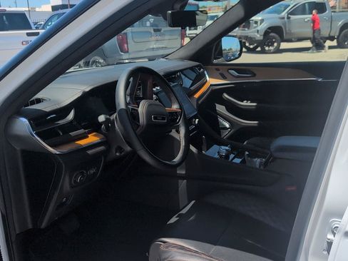 Used 2023 Jeep Grand Cherokee L Summit AWD/4WD image 7