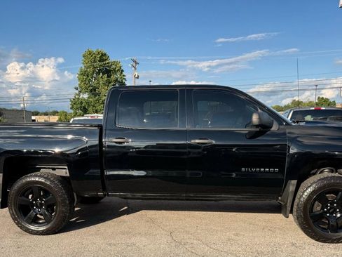 Used 2018 Chevrolet Silverado 1500 Custom w/ Custom Value Package AWD/4WD image 8