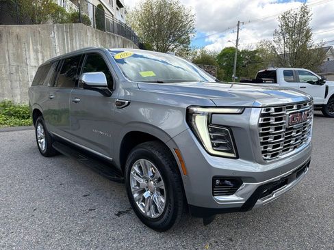 Used 2025 GMC Yukon XL Denali AWD/4WD image 8