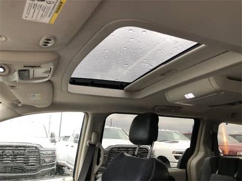 Used 2014 Chrysler Town & Country Limited w/ Luxury Group image 14