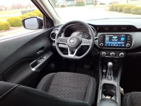 Used 2023 Nissan Kicks SV image 10