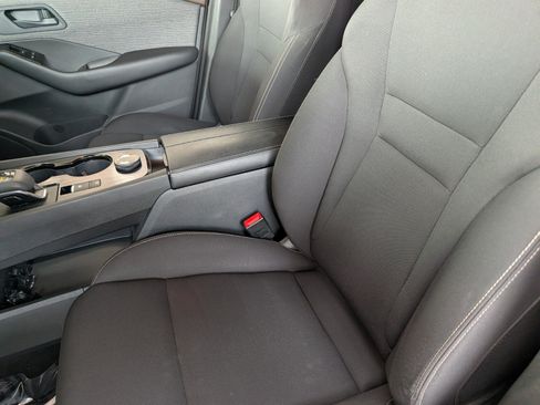 Used 2023 Nissan Rogue S AWD/4WD image 9