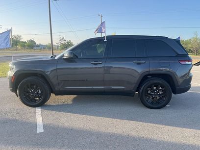 Used 2025 Jeep Grand Cherokee Altitude