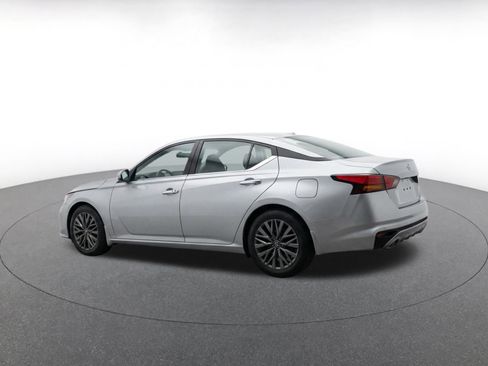 Used 2025 Nissan Altima 2.5 SV FWD image 7