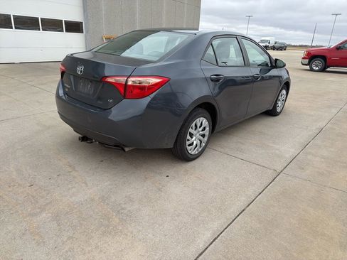 Used 2018 Toyota Corolla LE image 3