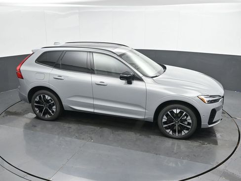 New 2026 Volvo XC60 T8 Plus w/ Protection Package Premier AWD/4WD image 33