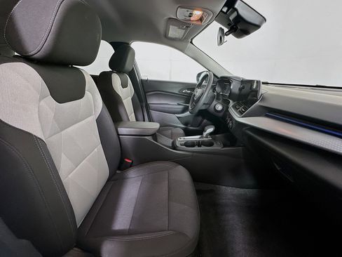 Used 2025 Chevrolet Trax LS image 29