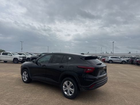 Used 2025 Chevrolet Trax LS image 13