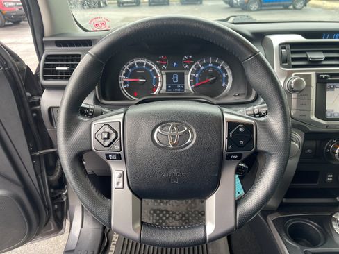 Used 2018 Toyota 4Runner SR5 Premium image 26