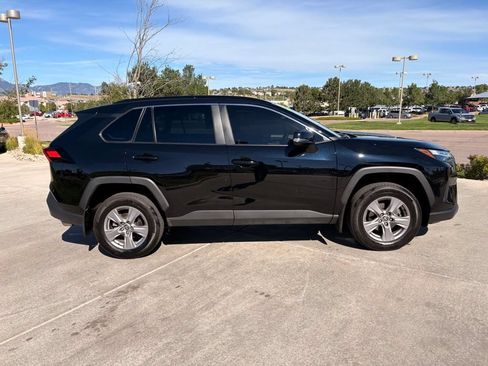 Used 2025 Toyota RAV4 XLE AWD/4WD image 9