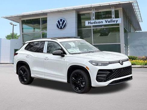 Certified 2026 Volkswagen Tiguan SE R-Line AWD/4WD image 1