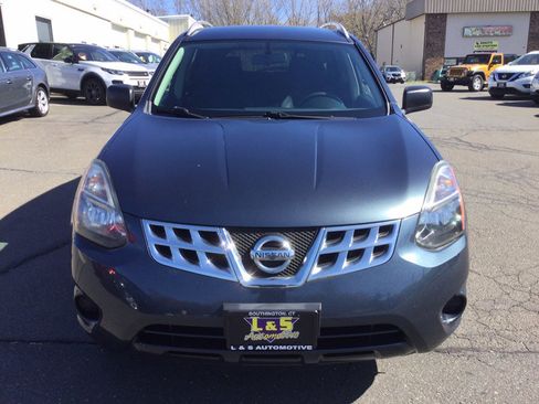 Used 2015 Nissan Rogue S w/ Convenience Package AWD/4WD image 3