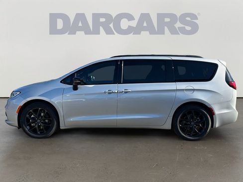New 2026 Chrysler Pacifica Select w/ S Appearance Package image 4
