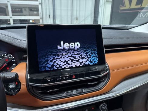 Used 2022 Jeep Compass Limited image 8