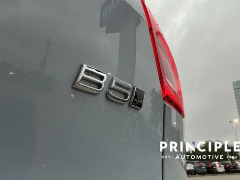 Certified 2026 Volvo XC40 B5 Plus AWD/4WD image 11