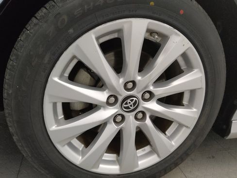 Used 2019 Toyota Camry LE FWD image 31