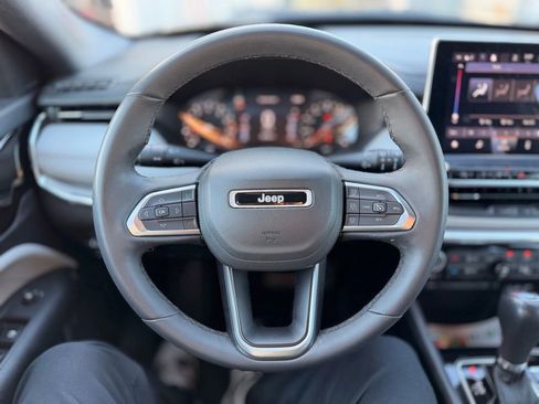 Used 2023 Jeep Compass Limited image 6