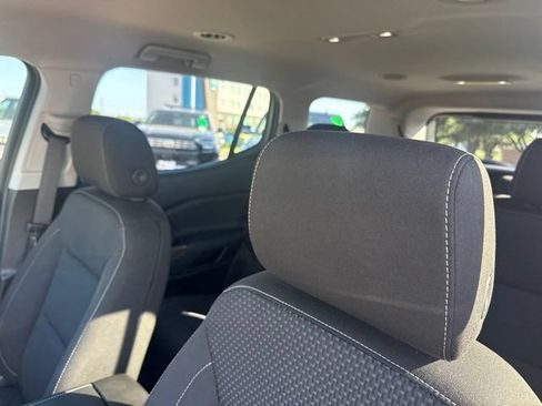 Used 2023 GMC Acadia SLE w/ Driver Convenience Package FWD image 9