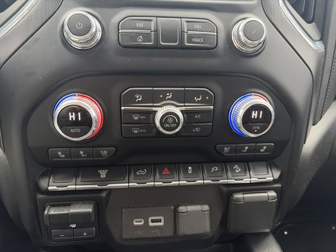 Used 2021 GMC Sierra 2500 AT4 image 44