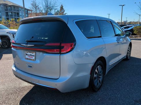 Used 2022 Chrysler Pacifica Limited FWD image 6