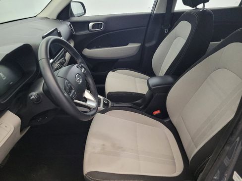 Used 2023 Hyundai Venue SEL FWD image 17