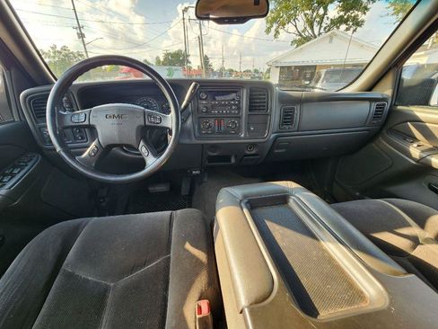 Used 2004 GMC Sierra 2500 SLE w/ Snow Plow Prep Package AWD/4WD image 13