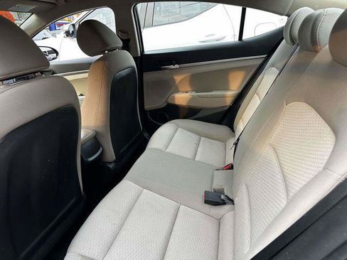 Used 2019 Hyundai Elantra SE w/ Winter Weather Package FWD image 12