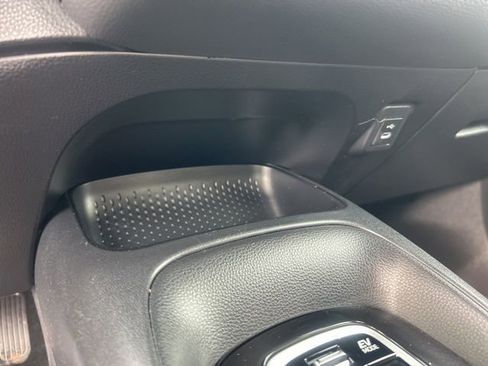 Used 2025 Toyota Corolla SE image 21