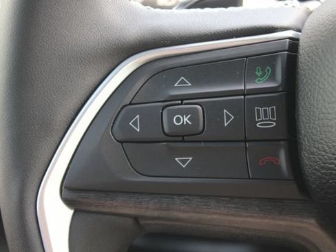 Used 2024 Jeep Grand Cherokee L Limited AWD/4WD image 17