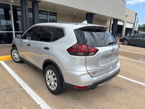 Used 2019 Nissan Rogue S FWD image 3
