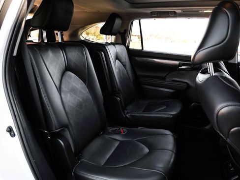 Used 2021 Toyota Highlander Platinum image 38