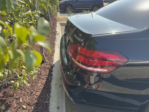 Used 2014 Mercedes-Benz E 550 4MATIC Sedan image 9